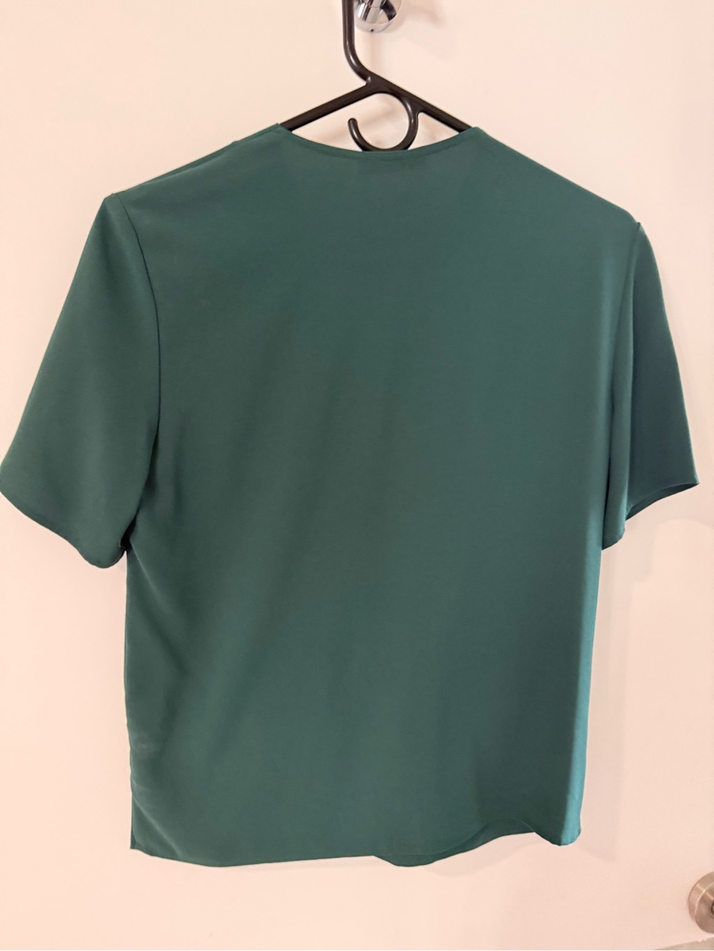 MM LaFleur XS Green Draped V-Neck Short Sleeve Top - Picture 2 of 3
